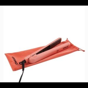 Amika 1.25' ceramic hair straightener